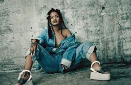 Rihanna sorprende en su nuevo  videoclip