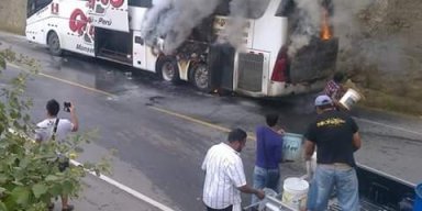 Se incendia bus de orquesta Grupo5 y 10 músicos salvan de morir (VIDEO)